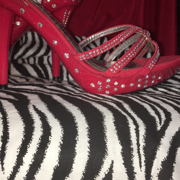 Beautiful sexy red satin heels with rhinestones - Picture 4 of 7
